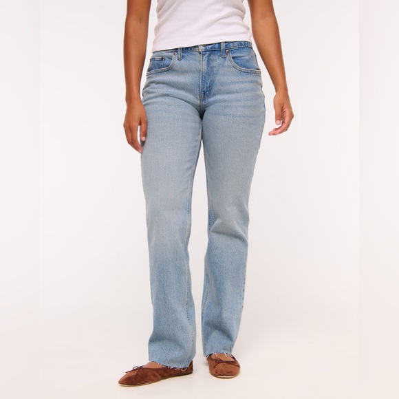 Abercrombie & Fitch Denim - Abercrombie & Fitch Light Blue Curve Love Mid Rise 90s Straight Leg Jeans 24